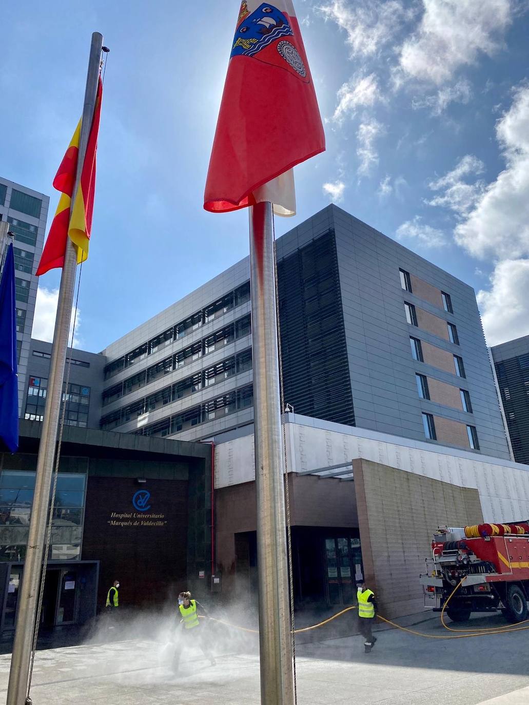 Casi un centenar de efectivos de la Unidad Militar de Emergencias de León está en la región, El equipo ha comenzado a trabajar en la zona de El Sardinero y en Valdecilla y centros de salud.