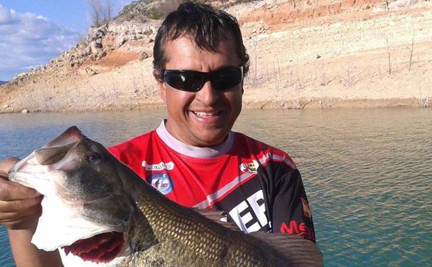 Rubén Calvo con un bass de buen tamaño.