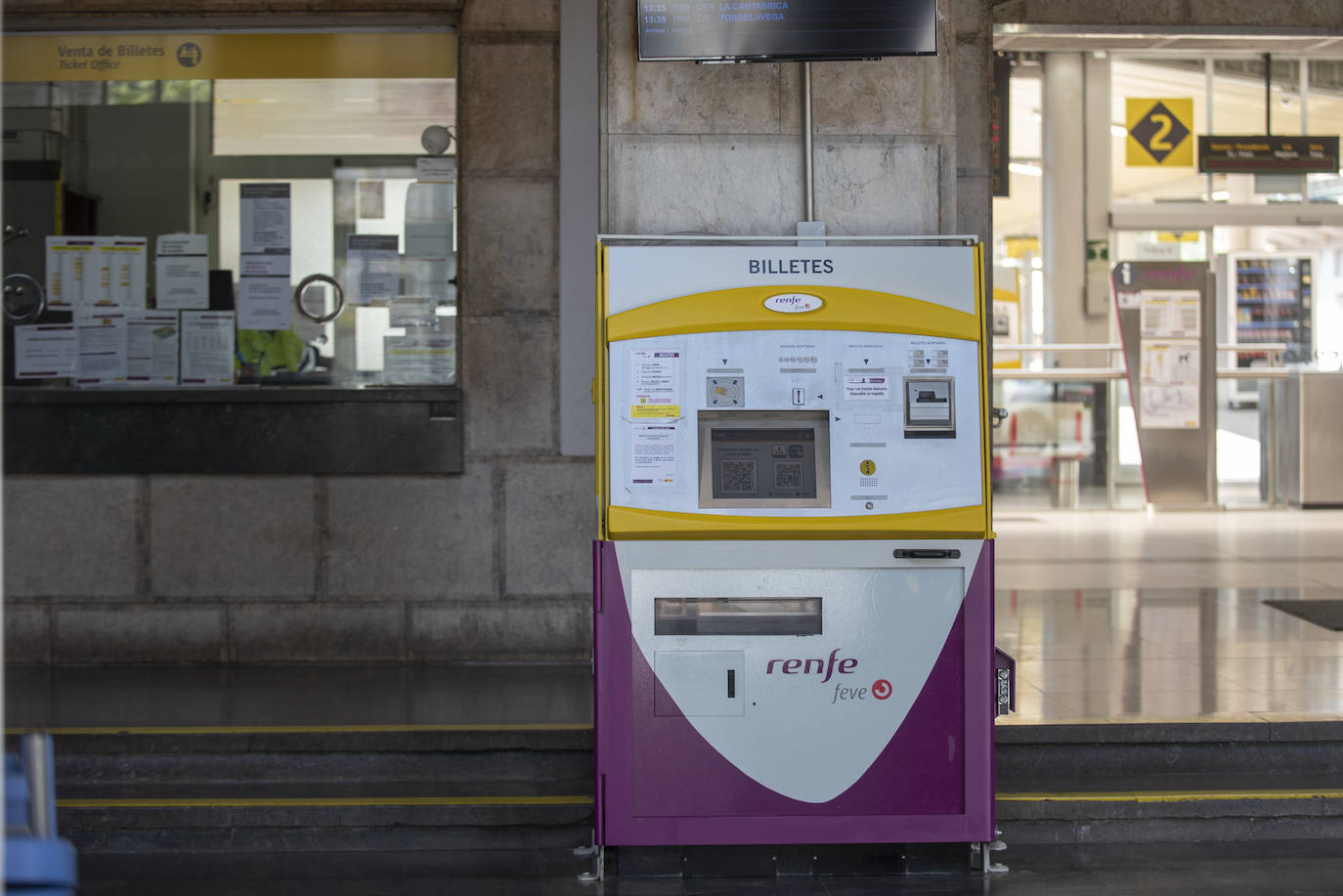 La máquina para comprar los billetes de tren de Renfe.