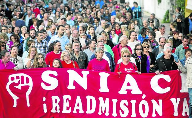 Manifestación contra el primer cierre de la fábrica en 2013.