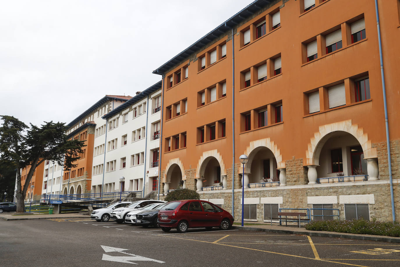 La salida de los pacientes de Psiquiatría deja al hospital íntegramente preparado para tratar a casos contagiados que se deriven desde Valdecilla