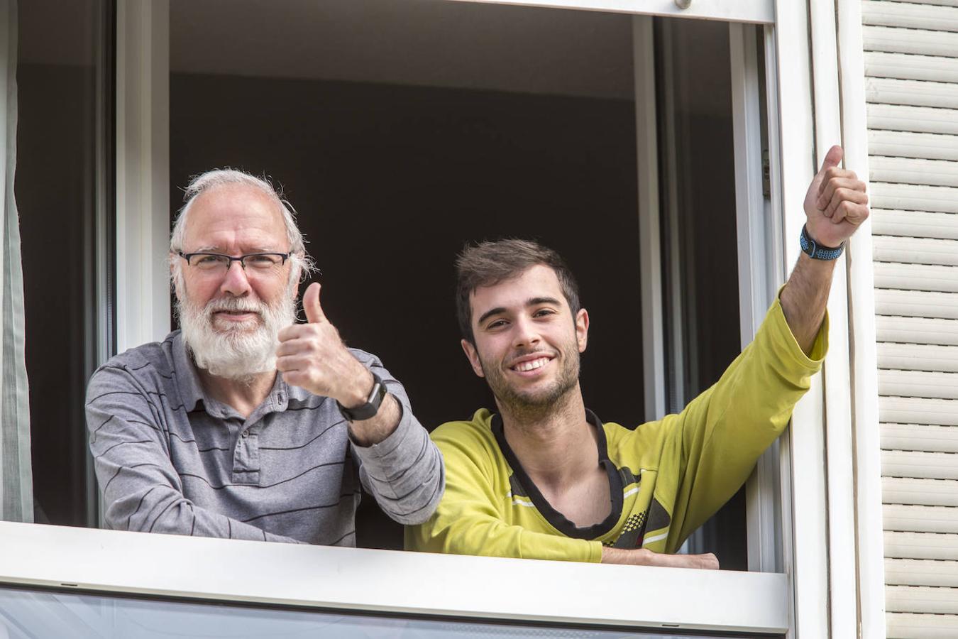 Un nuevo día en estado de alarma nos deja unas calles de Santander sin apenas tráfico y con cierta actividad para ir a hacer la compra o pasear al perro.