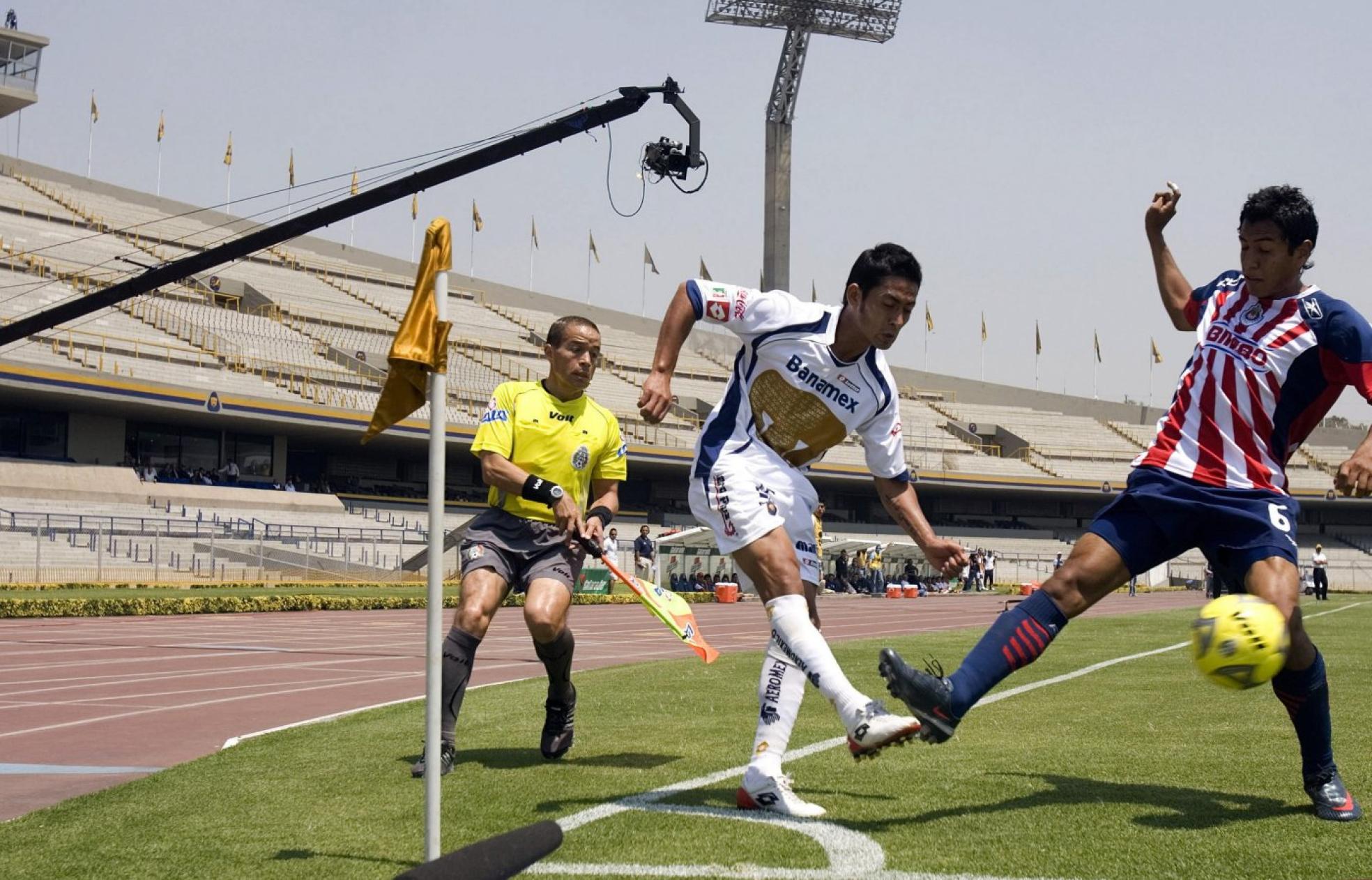 Partido a puerta cerrada entre Chivas y Pumas por la Gripe A.