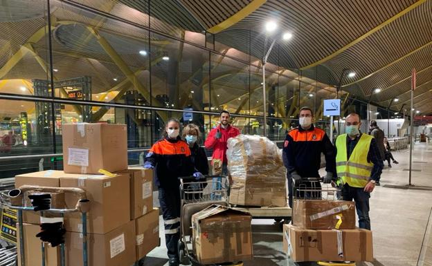 Los respiradores llegando al aeropuerto de Barajas