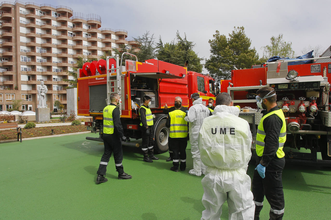 La Unidad Militar de Emergencias (UME) ha regresado a Cantabria este martes para desinfectar los espacios interiores de residencias de ancianos y centros sociales, entre los que se encontraba la residencia La Paz de Torrelavega 