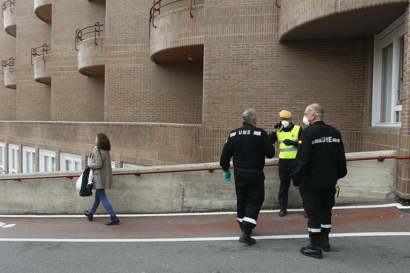 La Unidad Militar de Emergencias (UME) ha regresado a Cantabria este martes para desinfectar los espacios interiores de residencias de ancianos y centros sociales, entre los que se encontraba la residencia La Paz de Torrelavega 