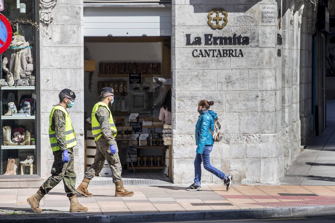 Fotos: El Ejercito patrulla por Santander