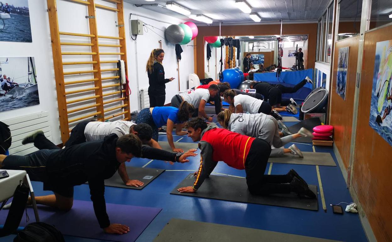 Imagen de un entrenamiento en grupo durante el confinamiento. 