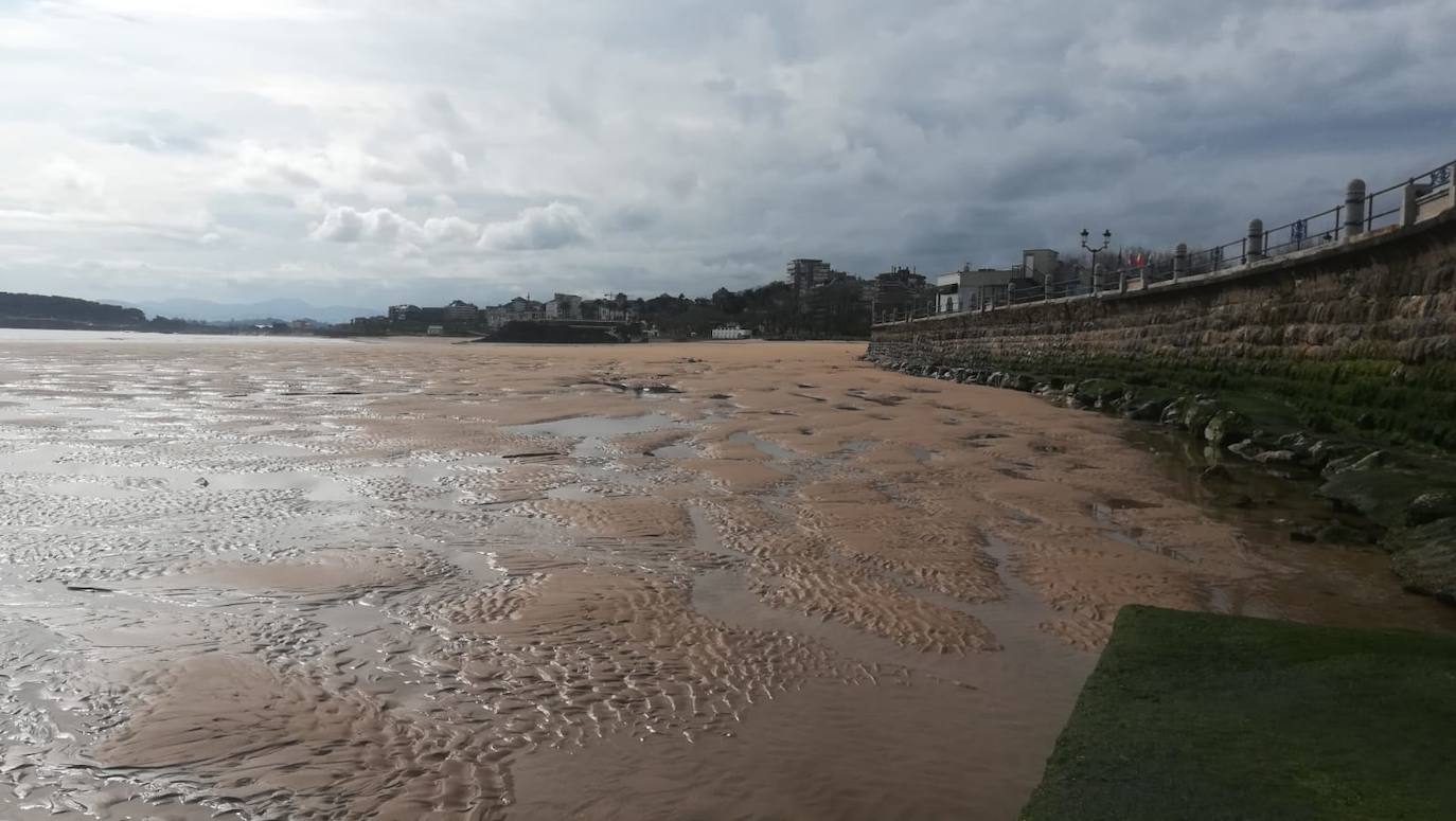 Imágenes de la zona de El Sardinero en este Viernes Santo.