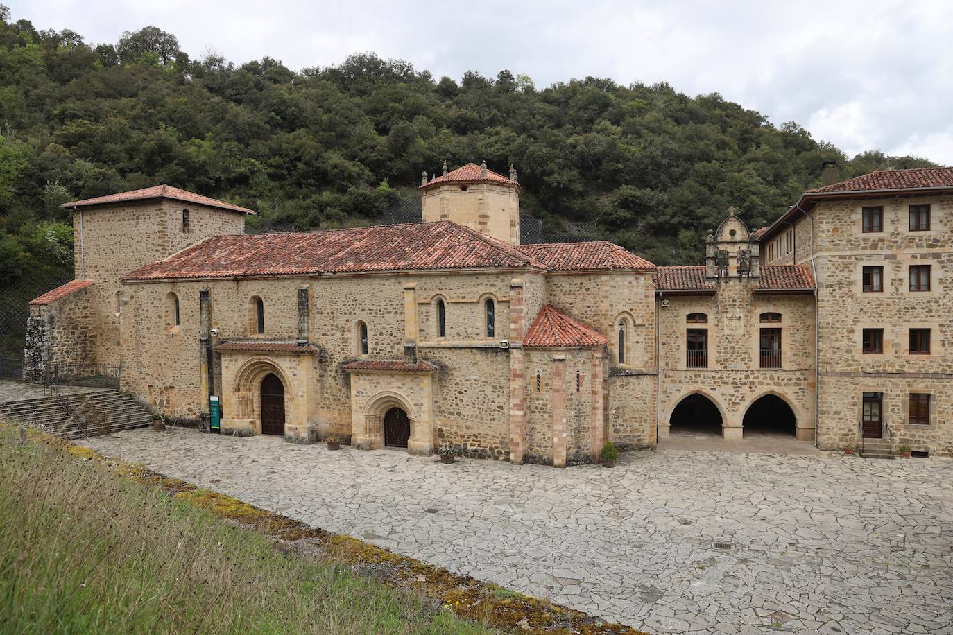 Liébana, con un alto porcentaje de su población dependiente de los visitantes, sufre el efecto del coronavirus, aunque se mantiene con sólo un infectado