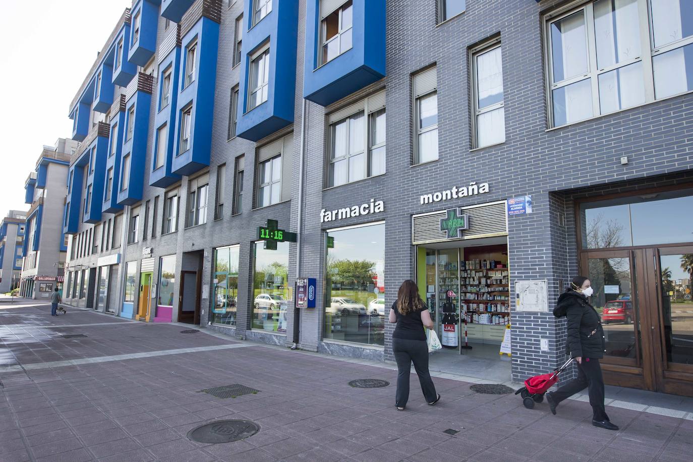 Este barrio siempre se ha caracterizado por su quietud. Estos días, apenas se ve gente andando por sus calles