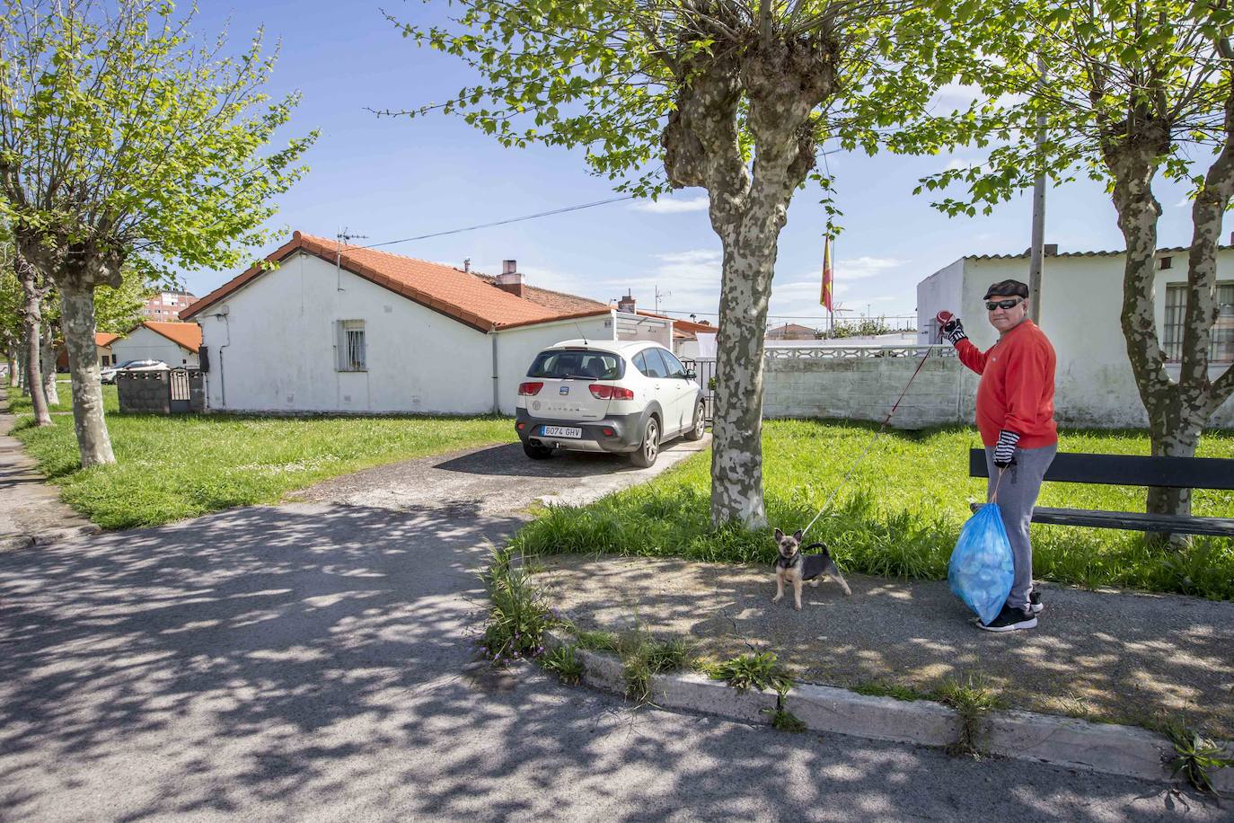 Este barrio siempre se ha caracterizado por su quietud. Estos días, apenas se ve gente andando por sus calles