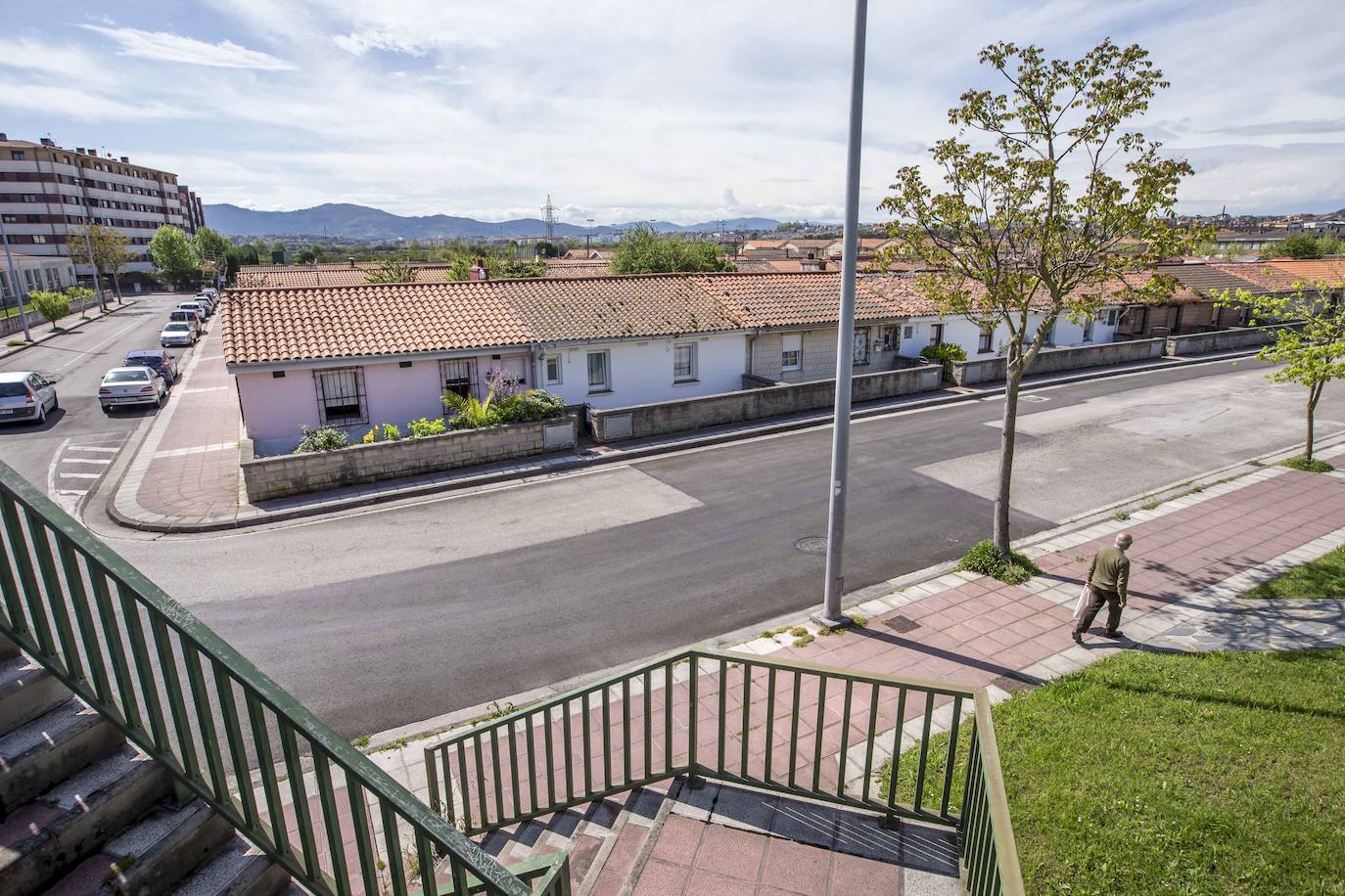 Este barrio siempre se ha caracterizado por su quietud. Estos días, apenas se ve gente andando por sus calles