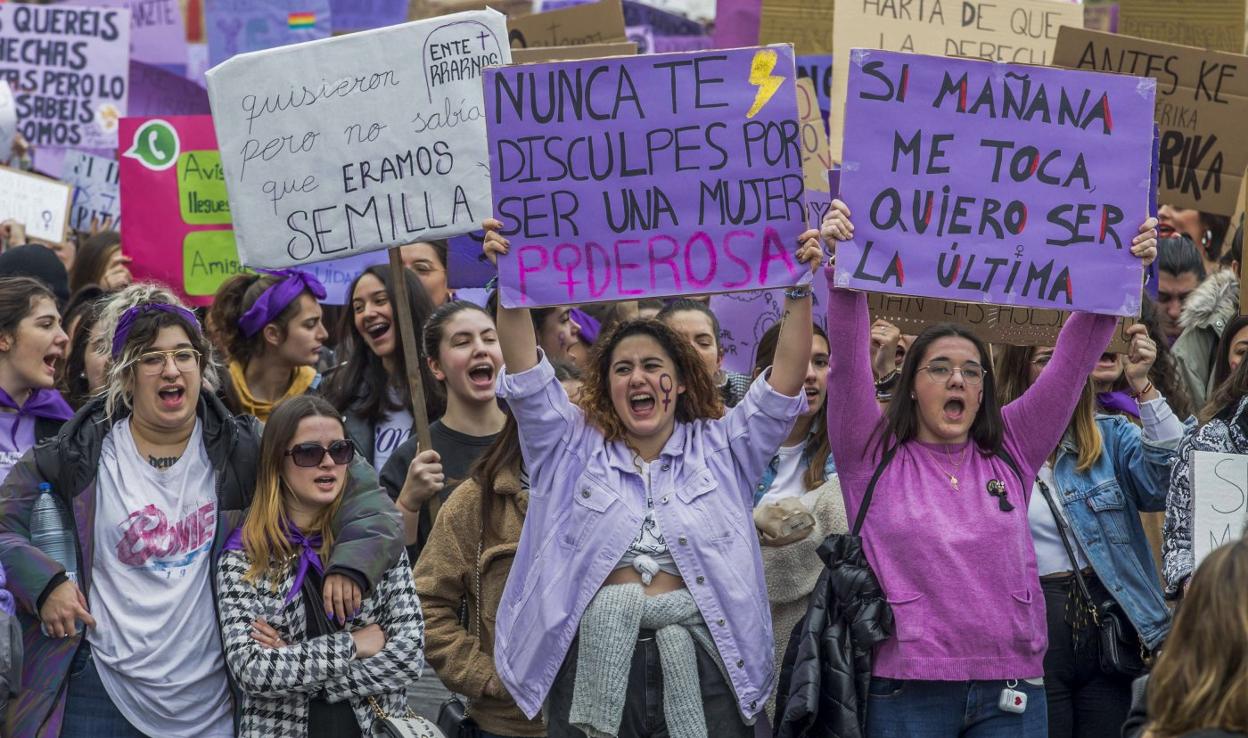 Imagen de la manifestación del 8-M en Santander, que tuvo lugar una semana antes de que se decretara el confinamiento. 