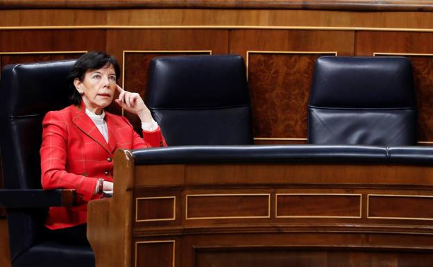 La ministra de Educación, Isabel Celaá, en el Congreso de los Diputados. 