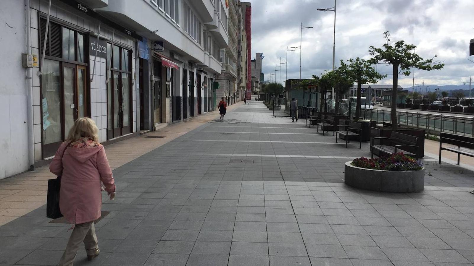 Un nuevo lunes en estado de alarma en un Santander con doble cara: actividad en las calles con supermercados, bancos y farmacias; quietud en paseos y avenidas.