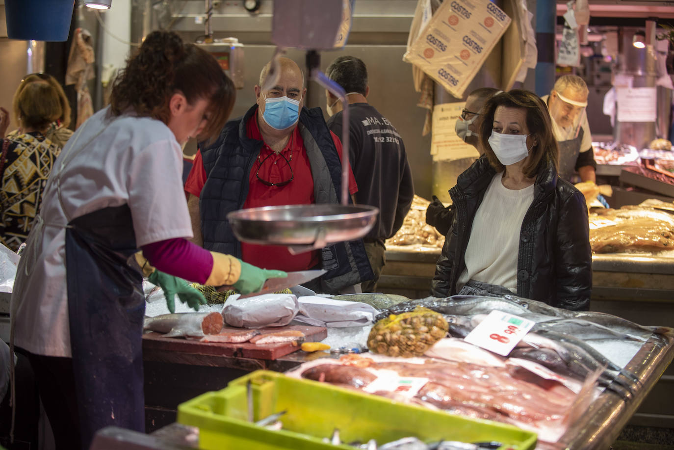 La campaña arranca con piezas medianas a un precio por debajo del habitual, a partir de 5 euros debido a una demanda menor. La venta en lonja se llegó a pagarse por debajo del euro