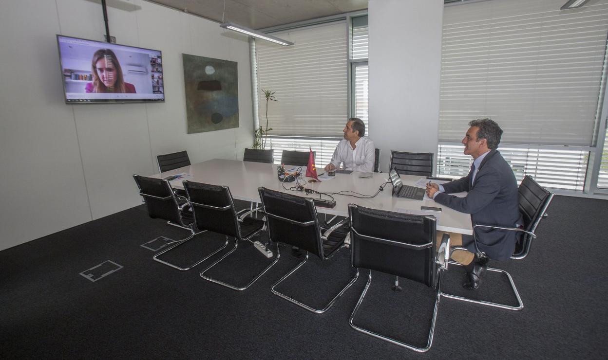 El Gobierno central se compromete a ayudar a Solvay en su trascendental transición energética