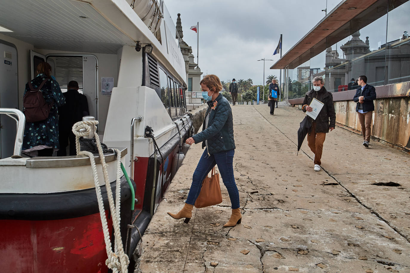 Fotos: Las pedreñeras siguen cruzando la bahía