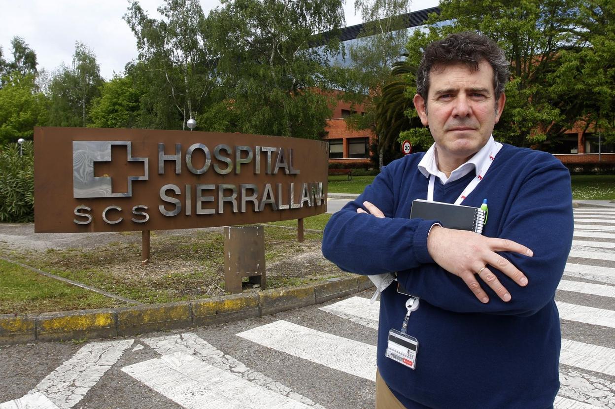 El gerente del Hospital Sierrallana, Pedro Herce, también lleva aislado de su familia desde que se decretó el estado de alarma. 