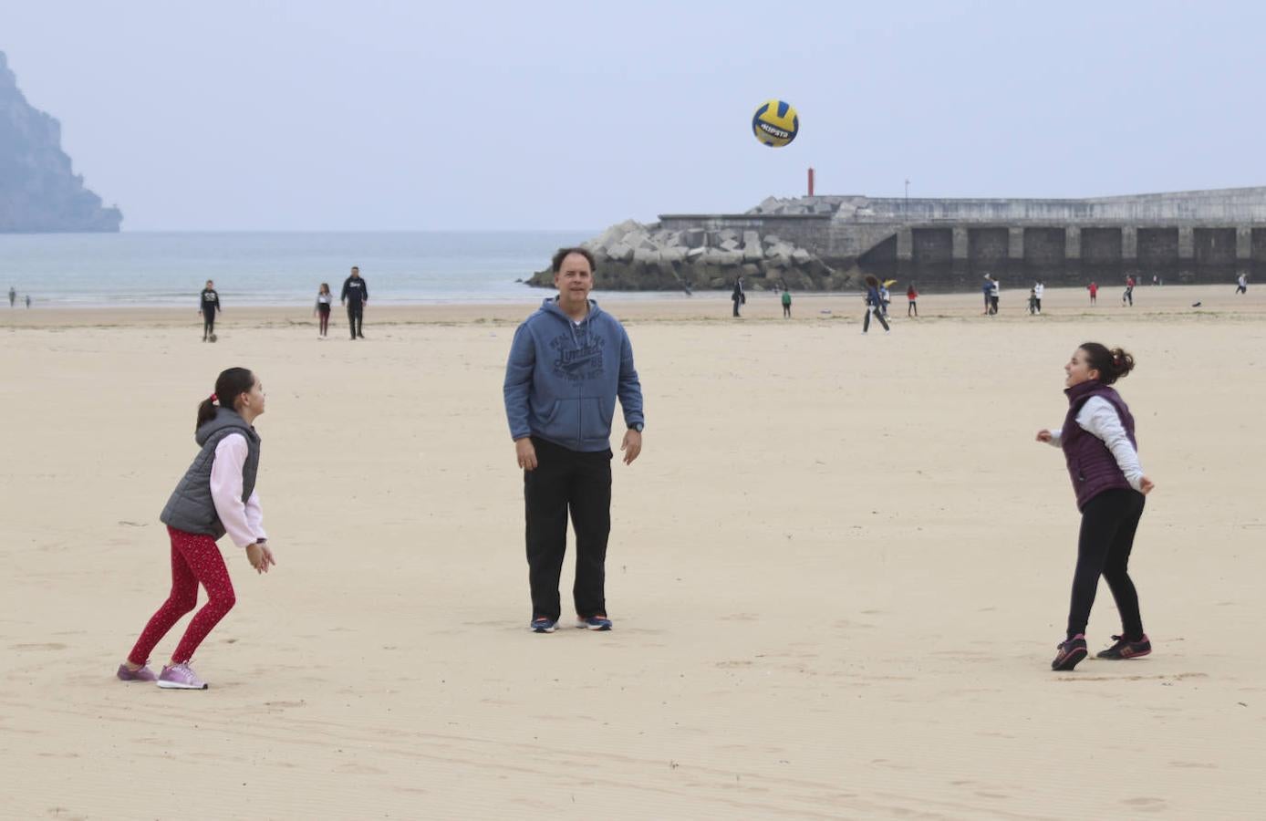 Fotos: Los niños disfrutan en distintos puntos de Cantabria