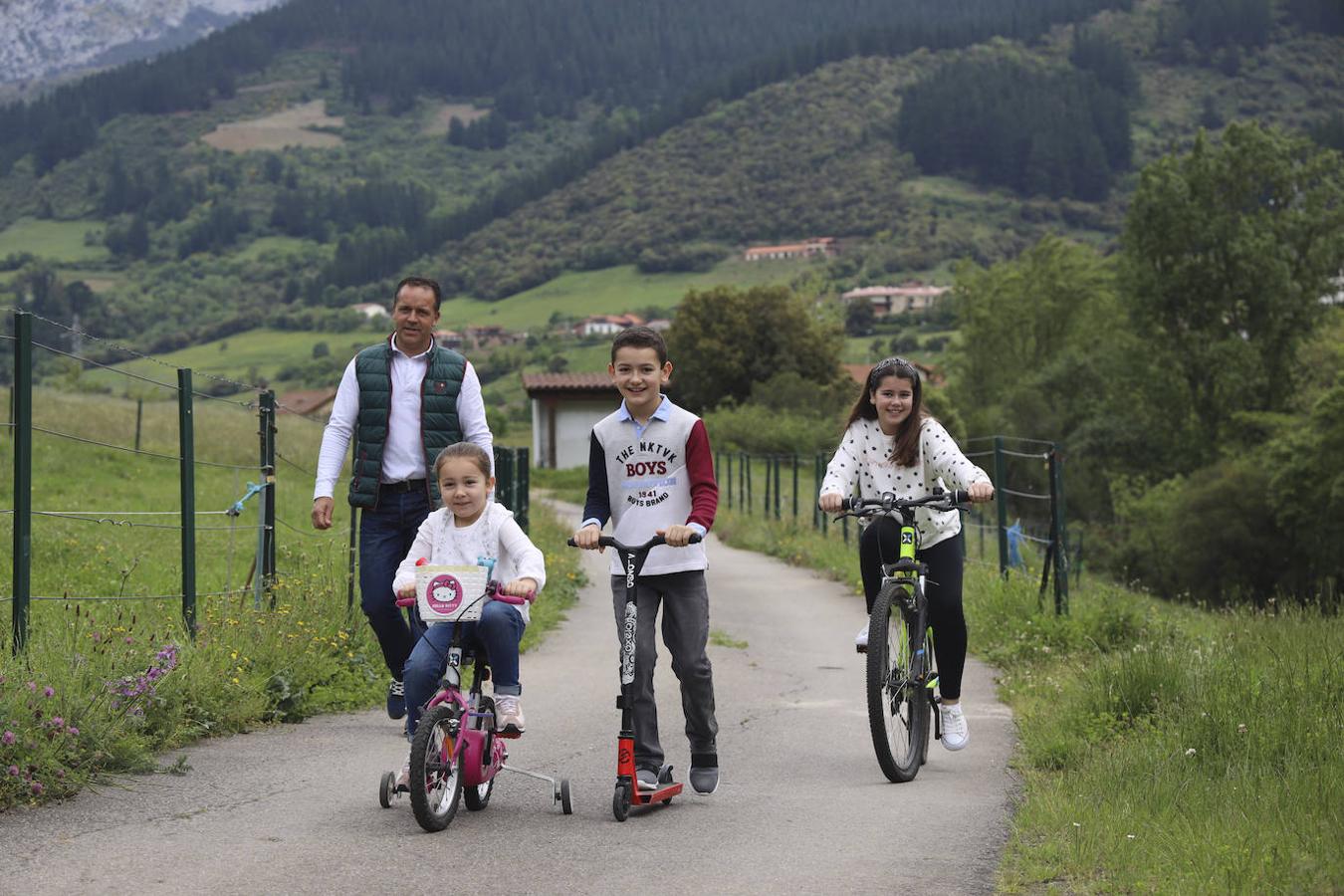 Fotos: Los niños disfrutan en distintos puntos de Cantabria