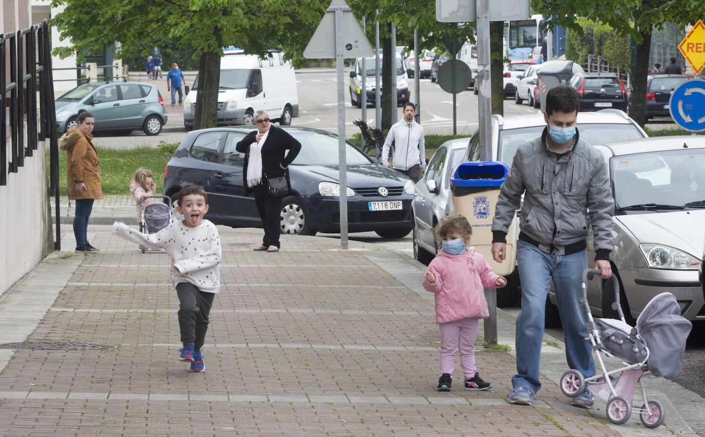 Fotos: Los niños de Cantabria pisan la calle