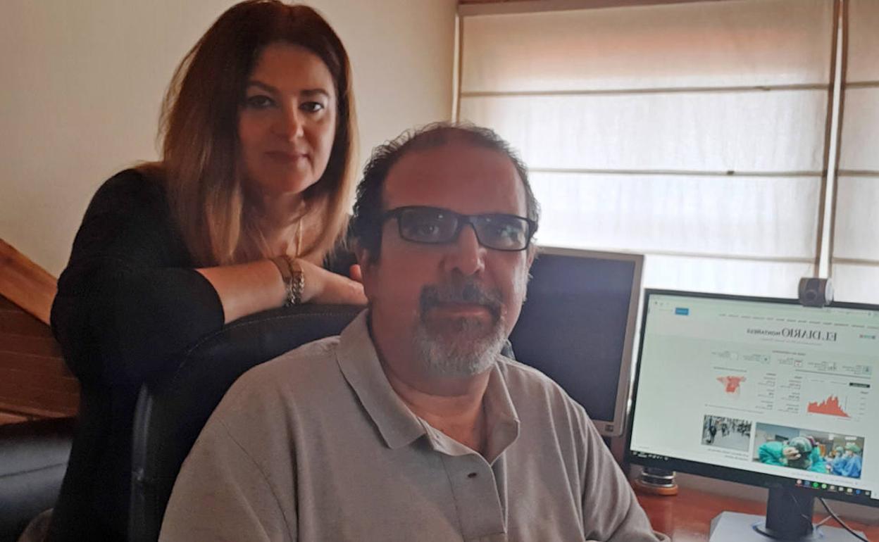 Merche Gómez, del departamento de diseño y maquetación, junto a su marido, José Luis Olea, jefe de Informática de El Diario Montañés.