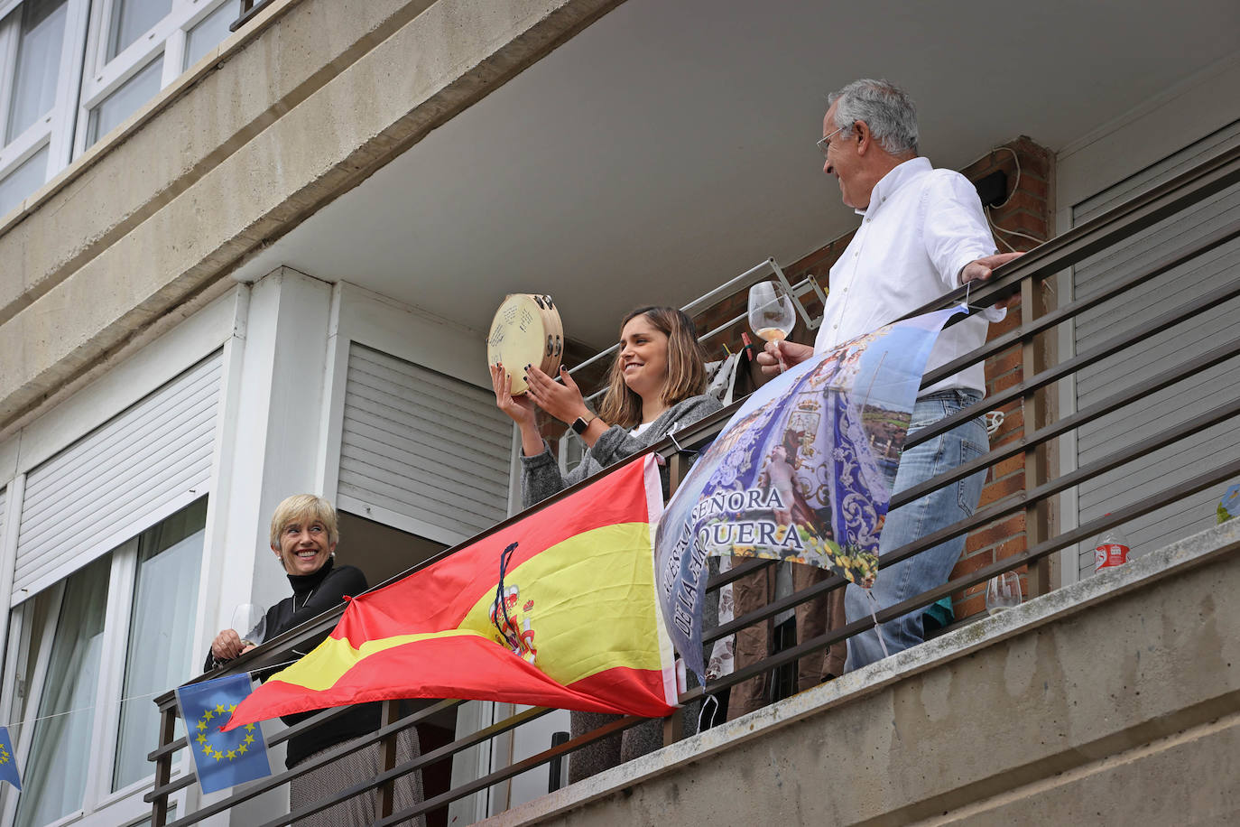 Fotos: San Vicente de la Barquera vive La Folía desde el confinamiento