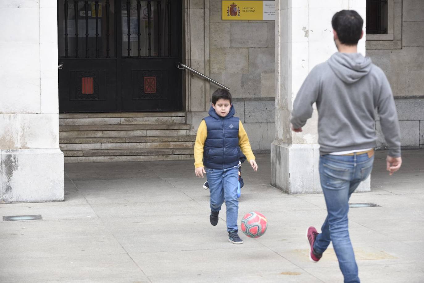 Fotos: Los niños de Cantabria pisan la calle