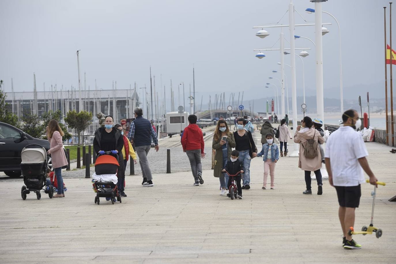 Fotos: Los niños de Cantabria pisan la calle