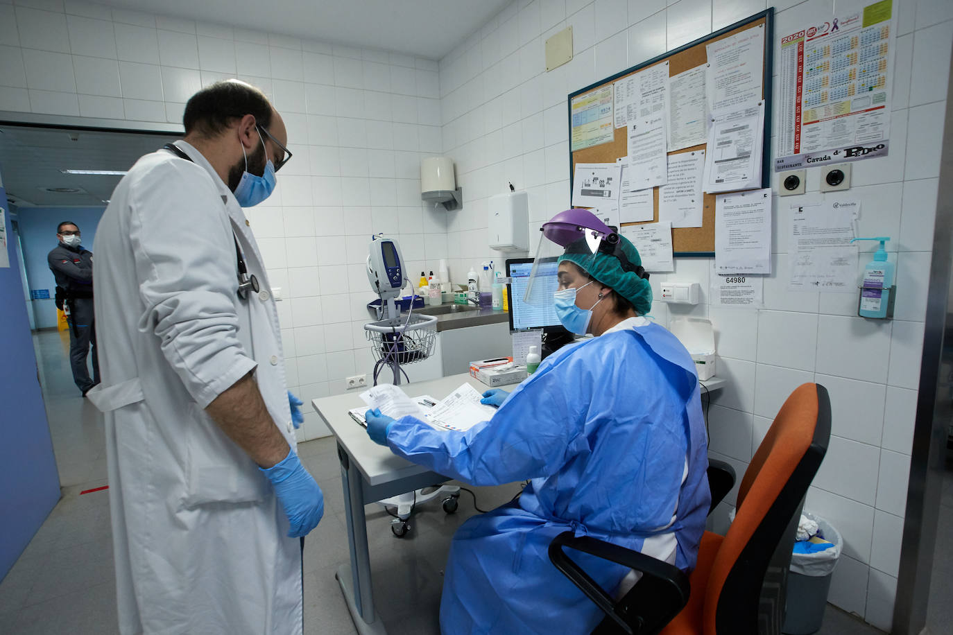 Fotos: Así han trabajado los profesionales sanitarios de Valdecilla contra el coronavirus