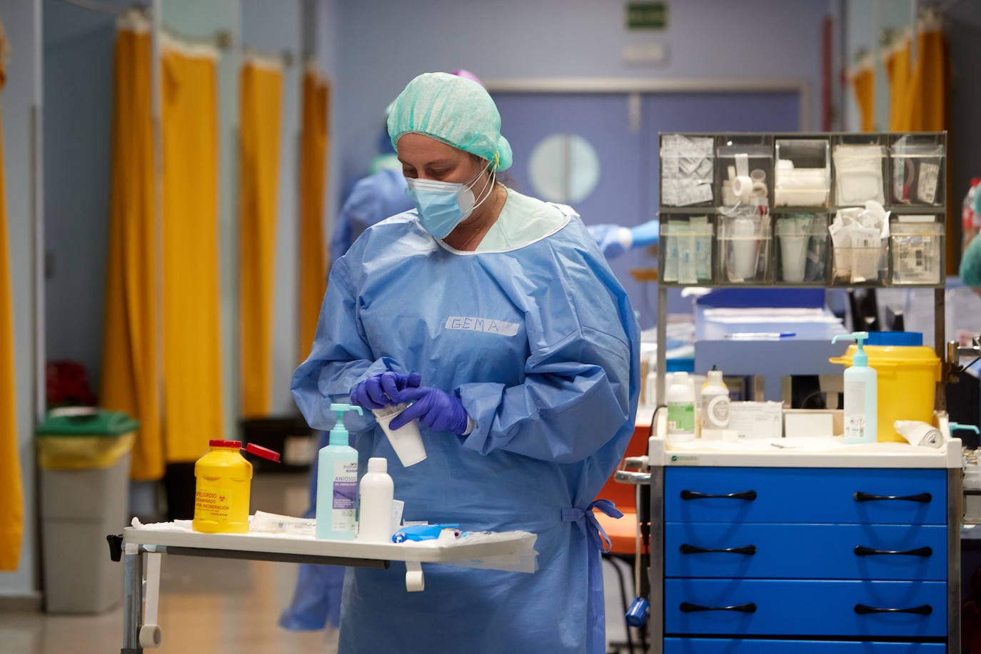 Fotos: Así han trabajado los profesionales sanitarios de Valdecilla contra el coronavirus