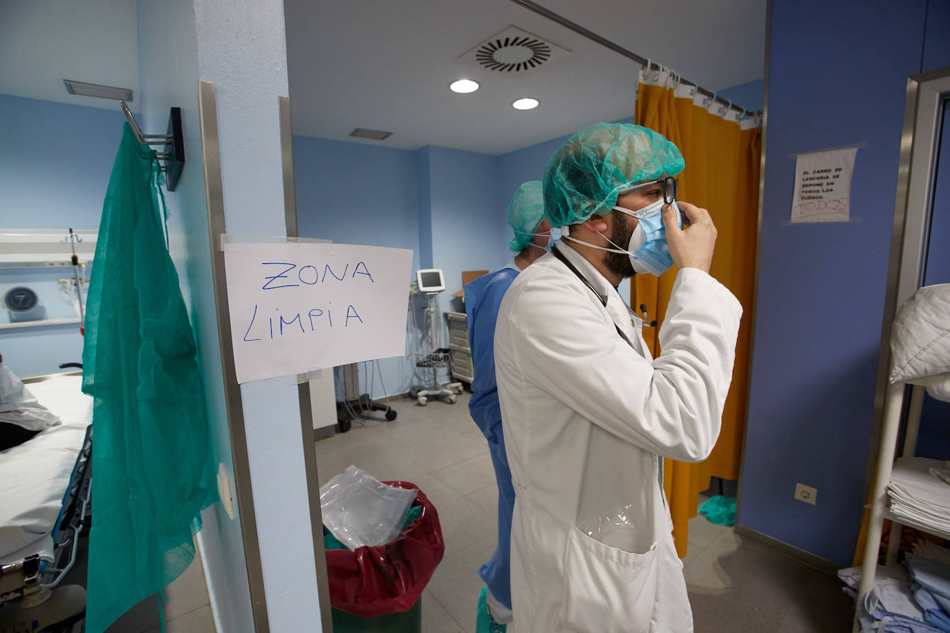 Fotos: Así han trabajado los profesionales sanitarios de Valdecilla contra el coronavirus