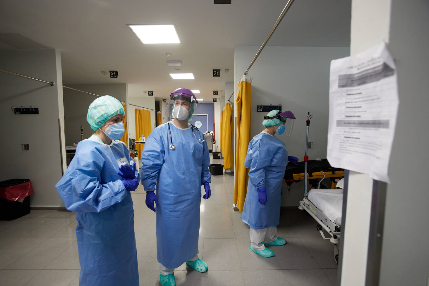 Fotos: Así han trabajado los profesionales sanitarios de Valdecilla contra el coronavirus