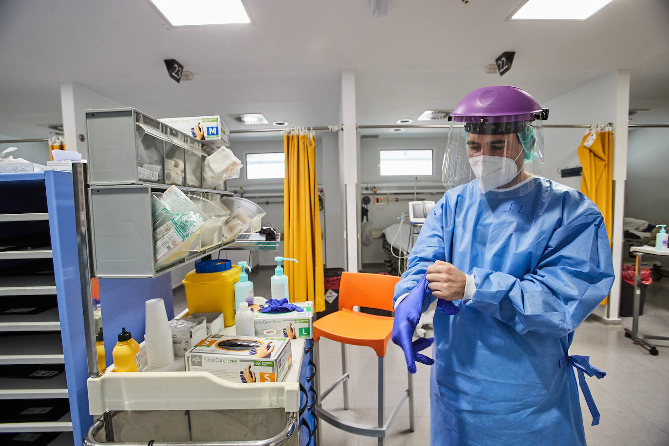 Fotos: Así han trabajado los profesionales sanitarios de Valdecilla contra el coronavirus