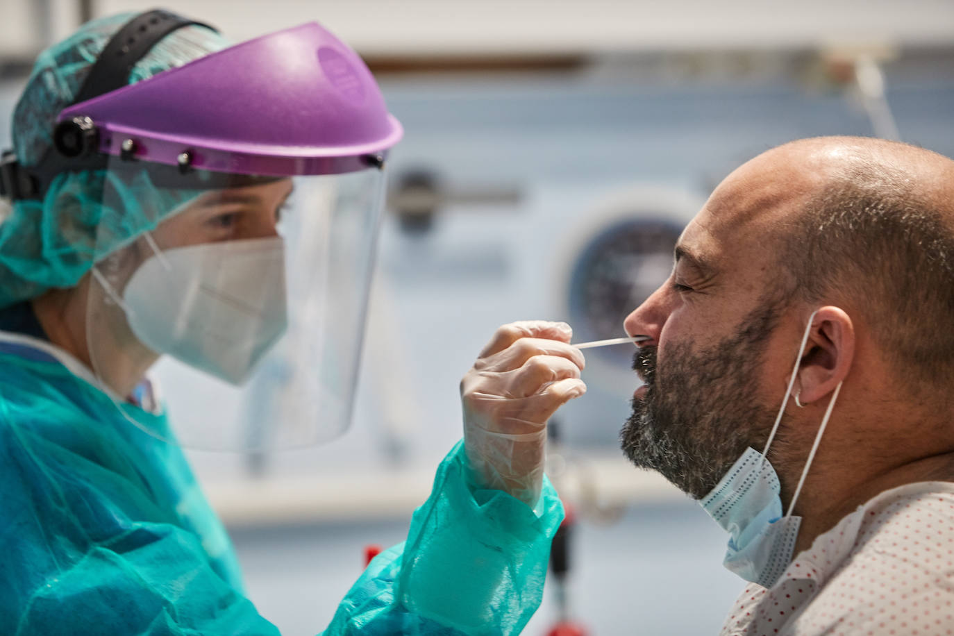 Fotos: Así han trabajado los profesionales sanitarios de Valdecilla contra el coronavirus