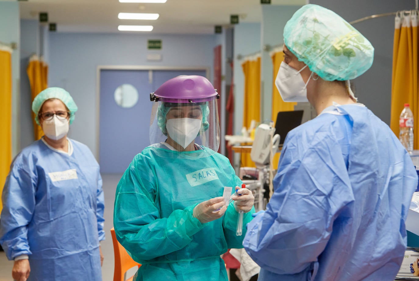 Fotos: Así han trabajado los profesionales sanitarios de Valdecilla contra el coronavirus