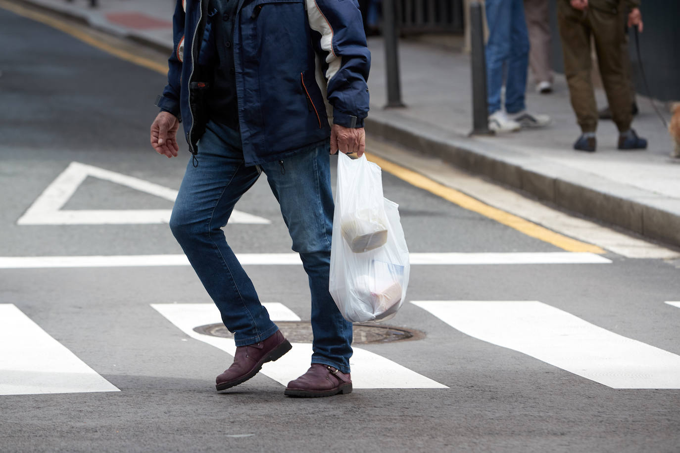 La cola ante la Cocina Económica, en Santander, es una de las imágenes más demoledoras desde el punto de vista social que deja esta crisis