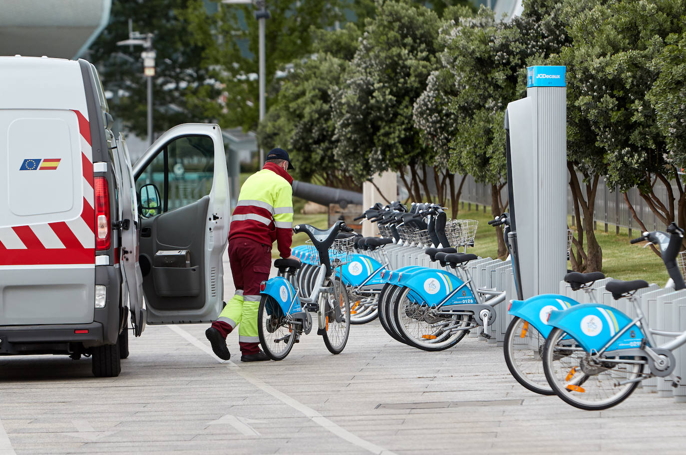 Santander facilitará el uso de la bicicleta frente al vehículo privado. como primer paso ayer se desinfectaron y se restableció el servicio de alquiler