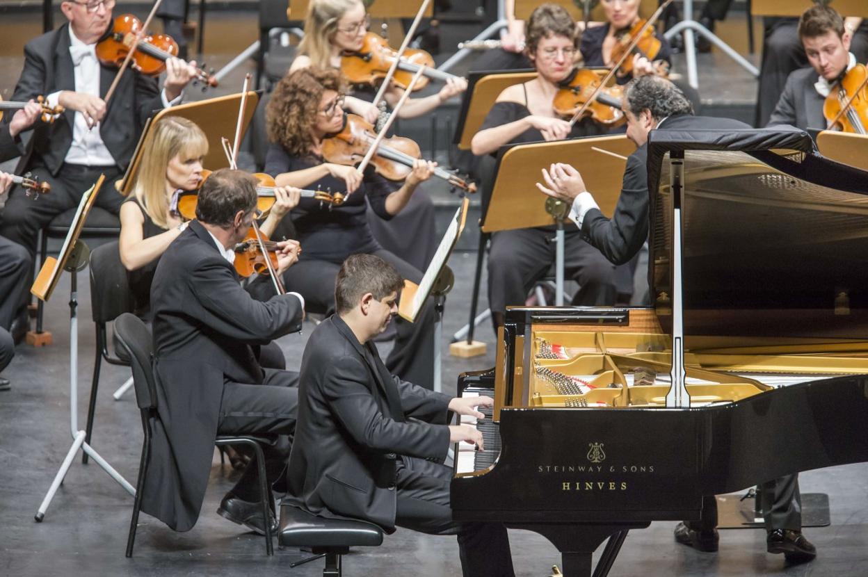 La London Philharmonic Orchestra, dirigida por Juanjo Mena, y Javier Perianes al piano, en una de las grandes citas del pasado año. 