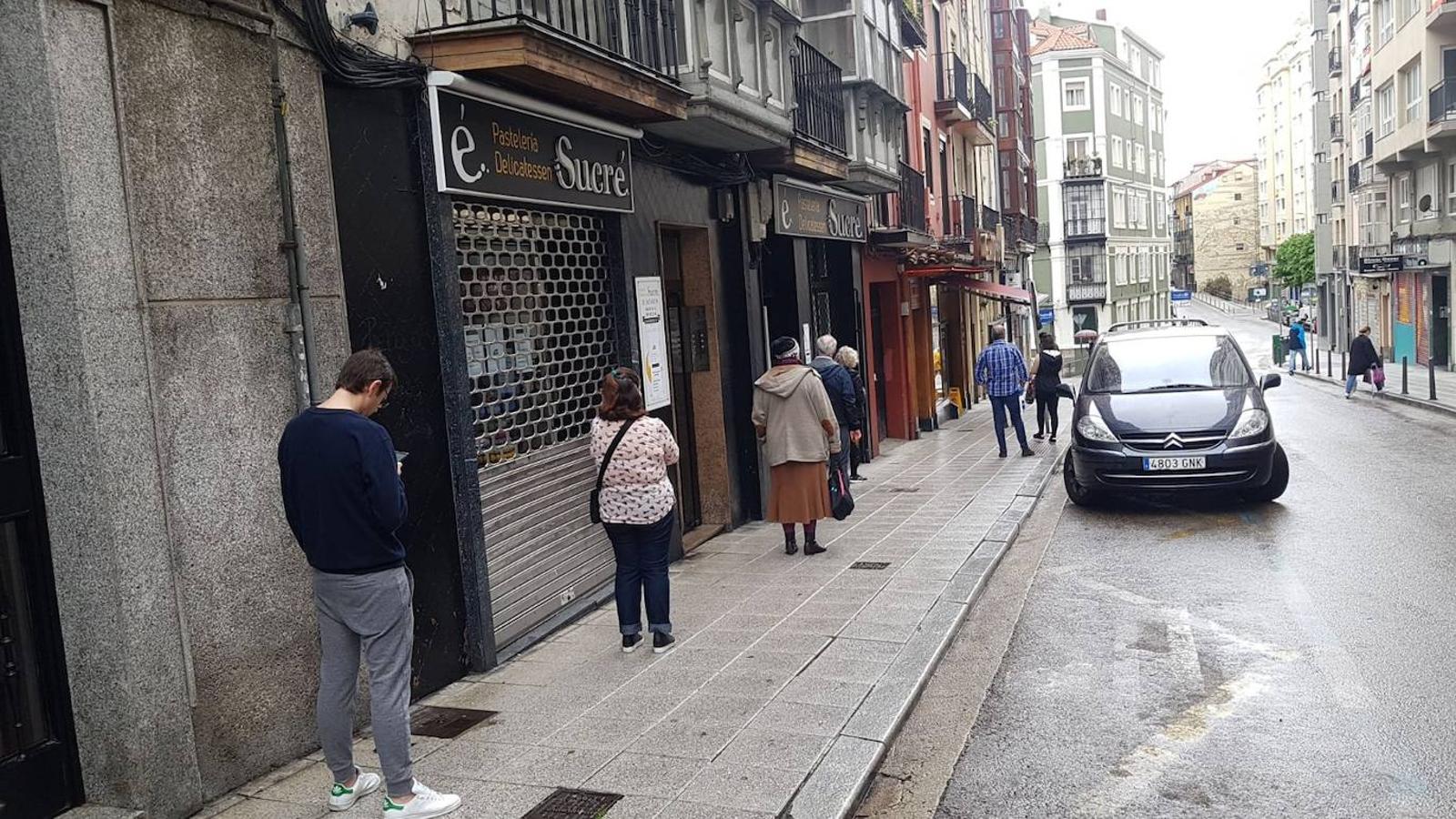 Imágenes de Santander, Torrelavega, Comillas y Santillana del Mar en un 1 de mayo sin manifestaciones ni turistas.