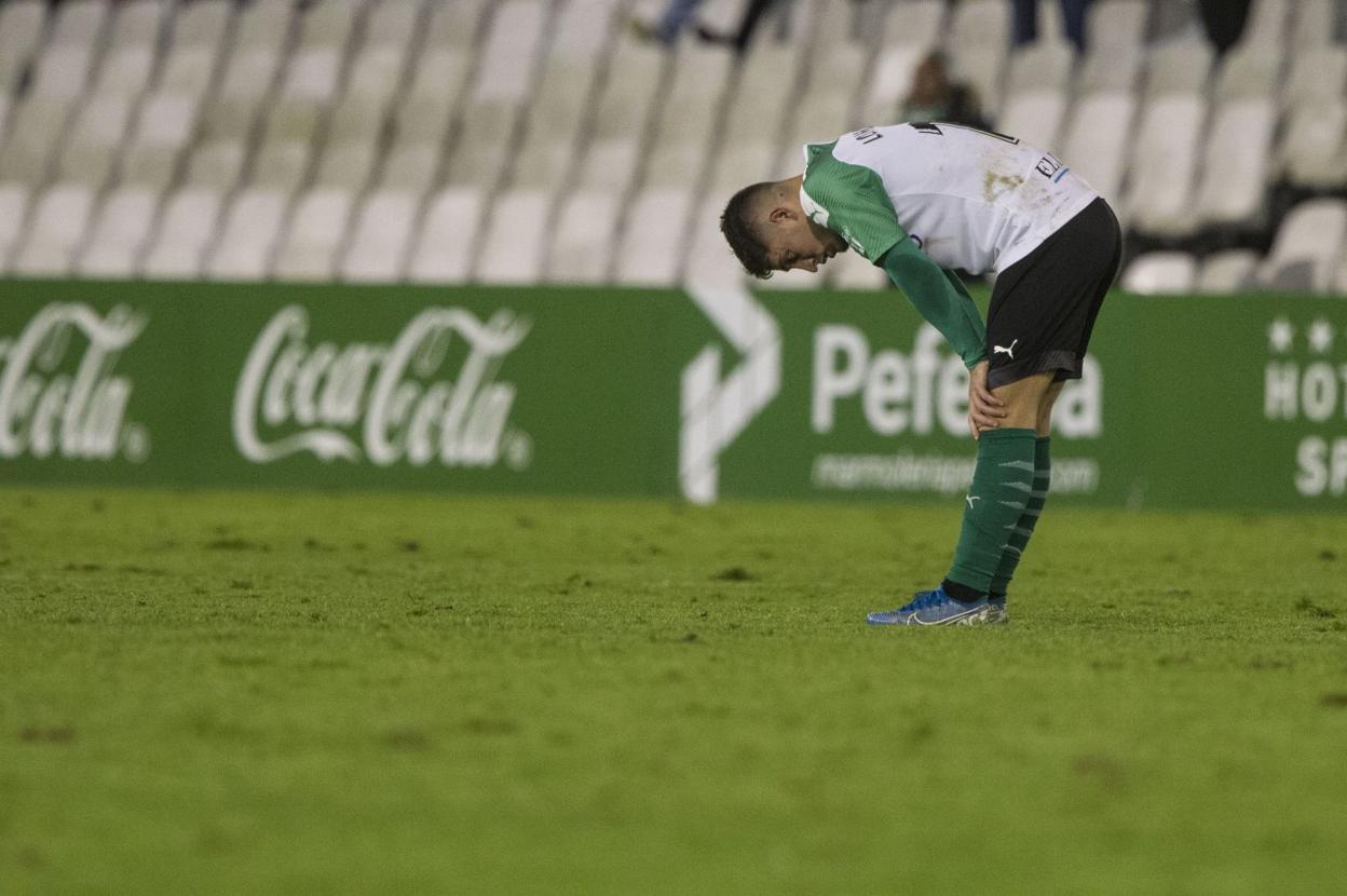 Enzo Lombardo, durante el partido frente a la Ponferradina.