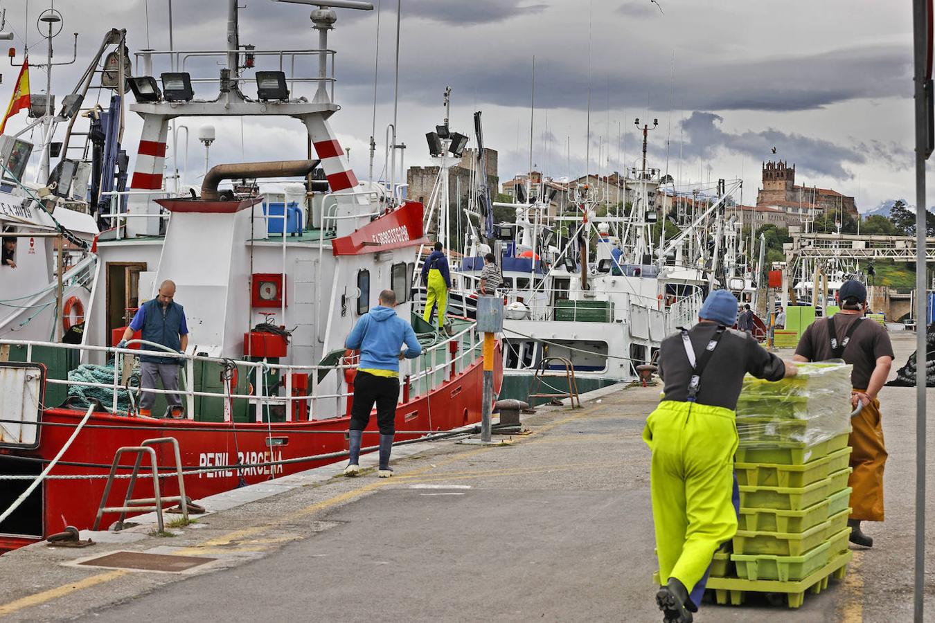 Los pescadores se ven obligados a desarrollar su vida con un doble confinamientoy sin poder cumplir algunas de las normas de seguridad y distanciamiento establecidas