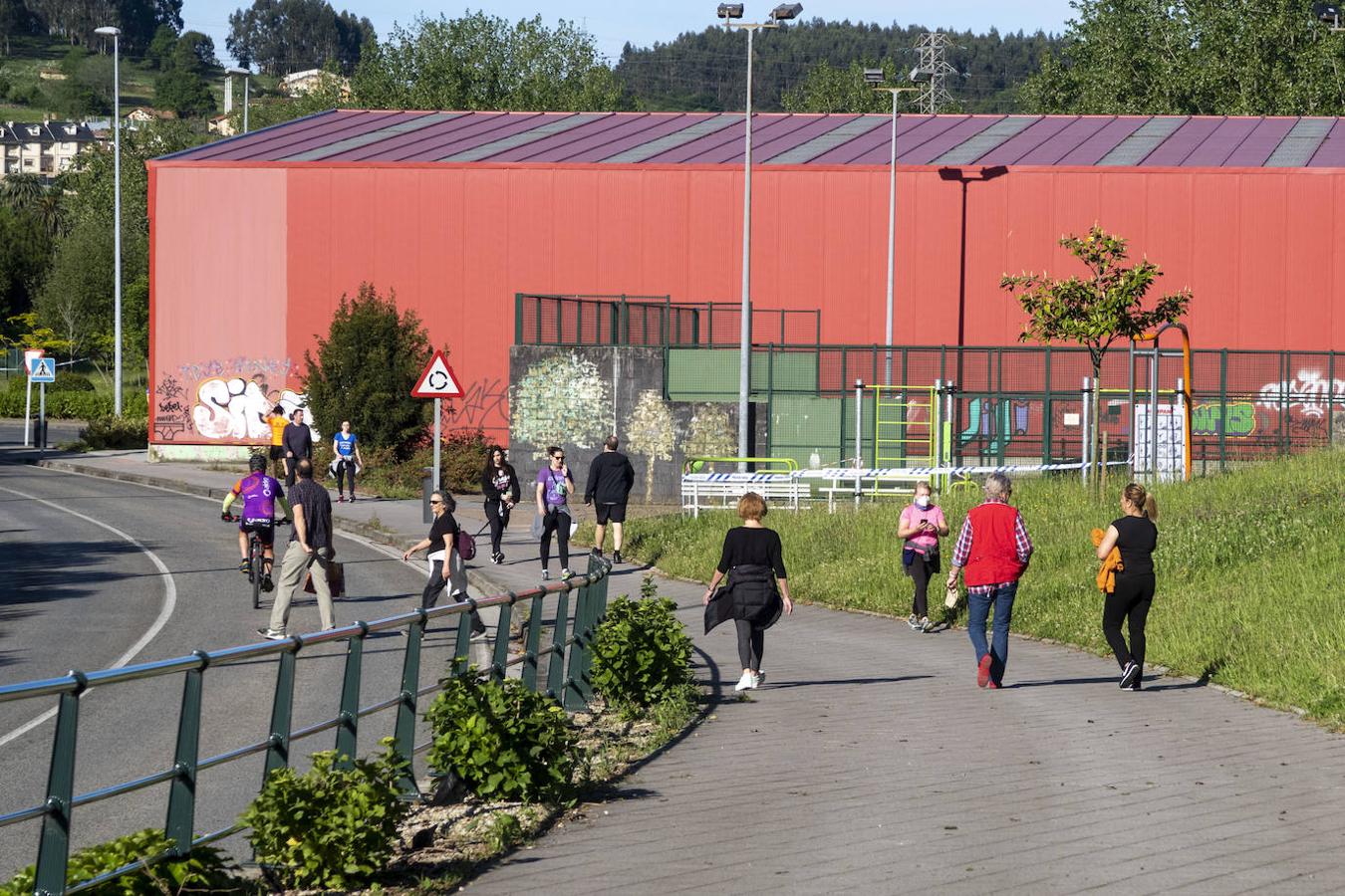 Fotos: Unas horas para recuperar el deporte en Liencres y Torrelavega