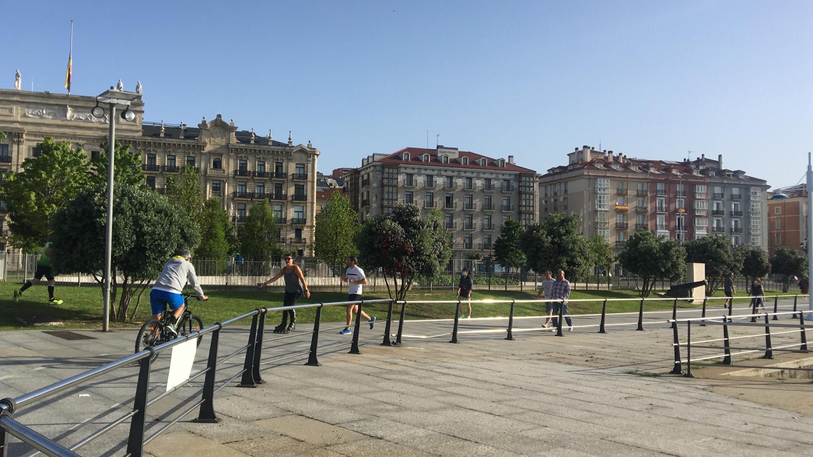 Excepto las peluquerías y algunos servicios muy puntuales con cita previa, los negocios que han abierto este lunes sus puertas en Cantabria son una excepción