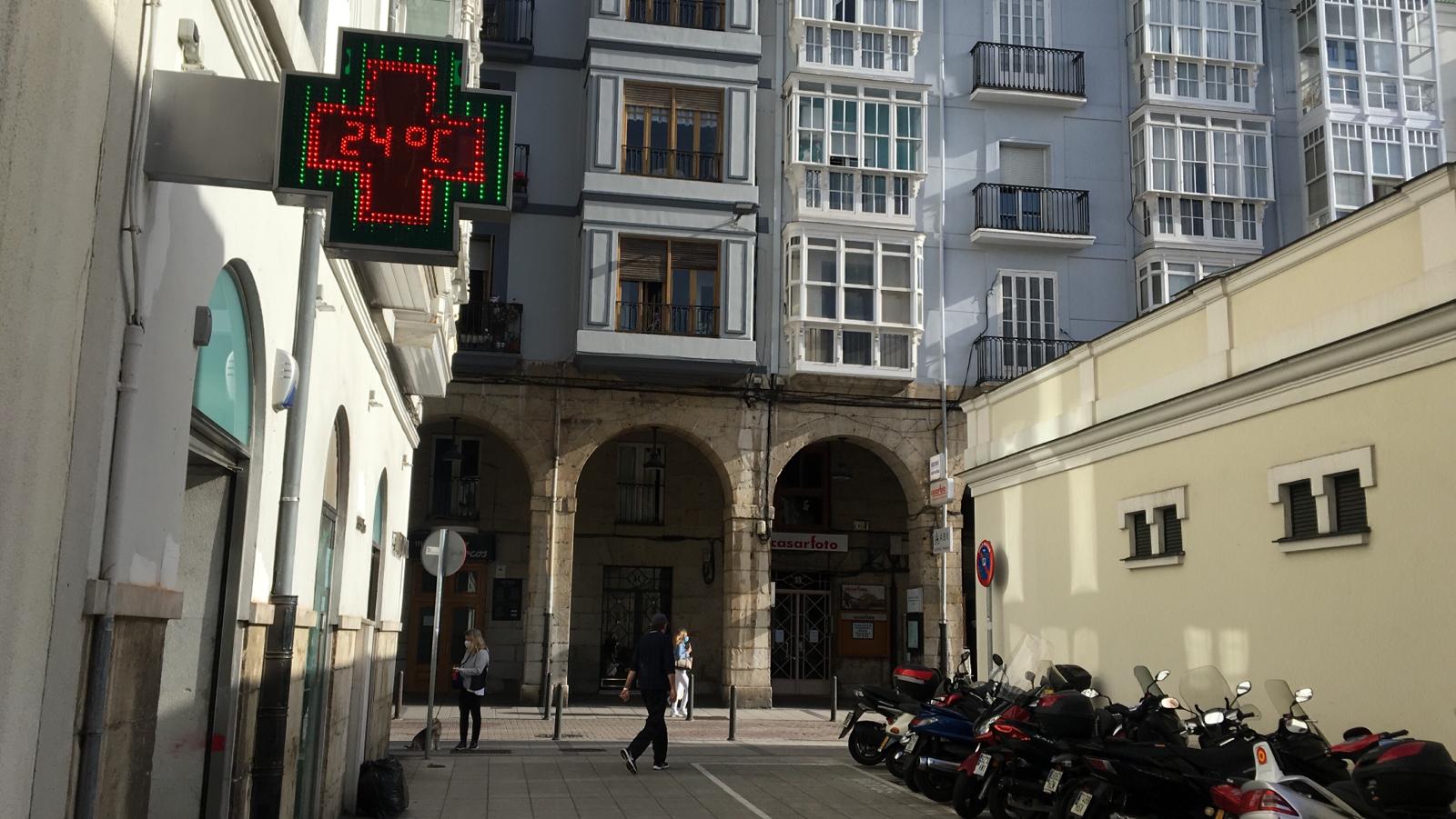 Excepto las peluquerías y algunos servicios muy puntuales con cita previa, los negocios que han abierto este lunes sus puertas en Cantabria son una excepción