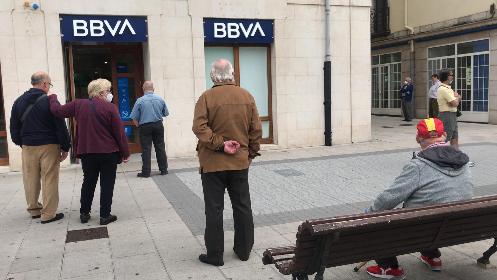 Excepto las peluquerías y algunos servicios muy puntuales con cita previa, los negocios que han abierto este lunes sus puertas en Cantabria son una excepción