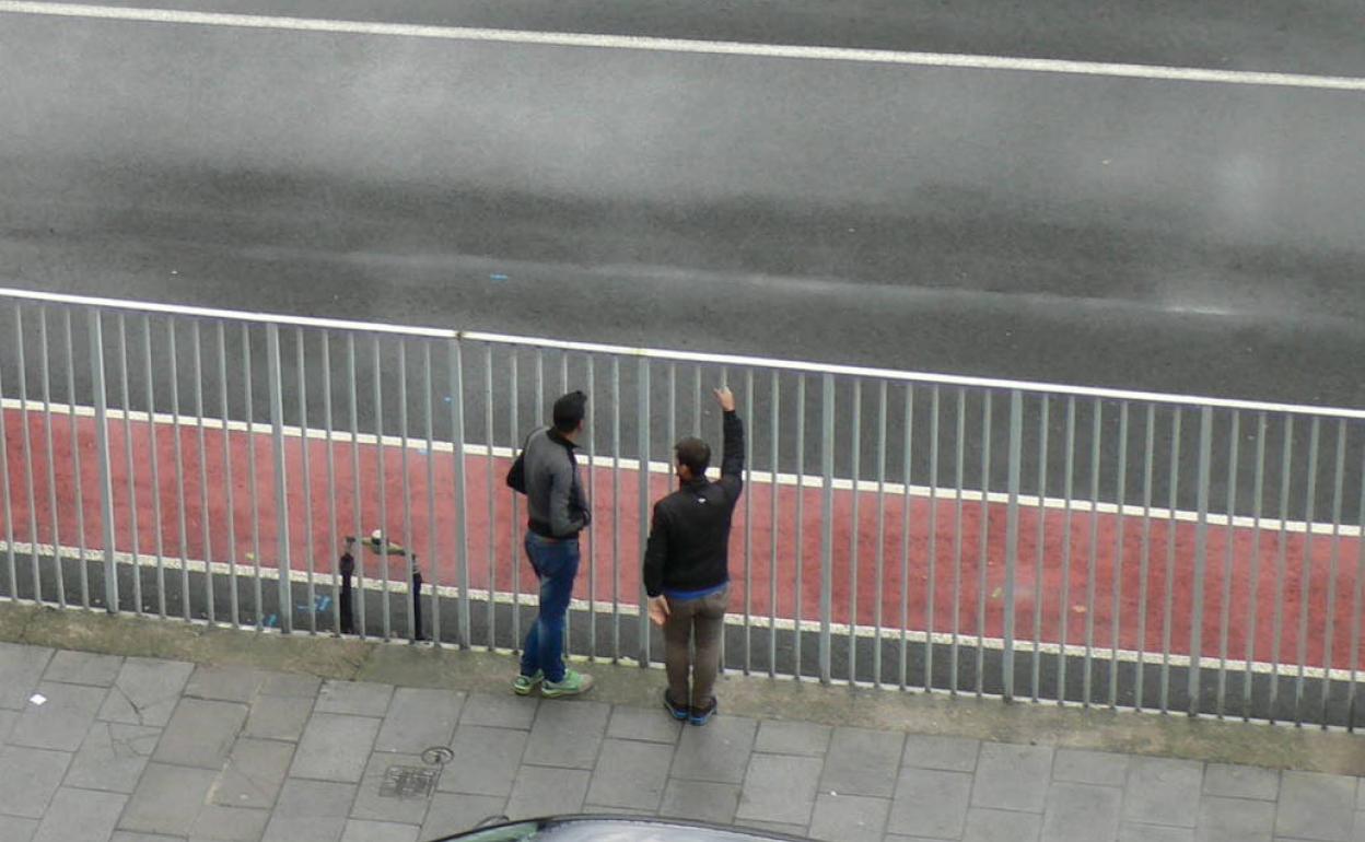 Los acusados de ayudar a inmigrantes a colarse en el ferry pactan con la Fiscalía una rebaja de penas