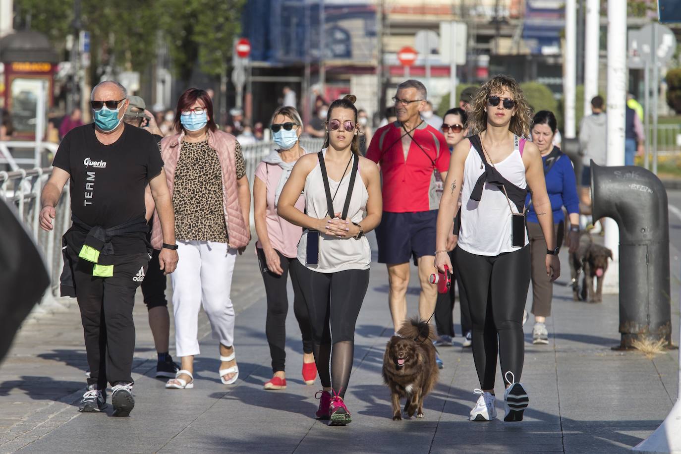 Fotos: De paseo y haciendo deporte este soleado miércoles, aún en estado de alarma